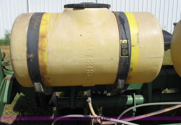 image for item 2664 John Deere 7000 planter