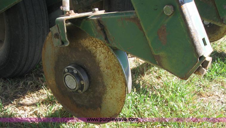 image for item 2664 John Deere 7000 planter