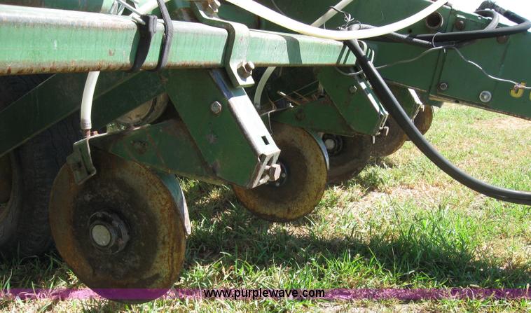 image for item 2664 John Deere 7000 planter