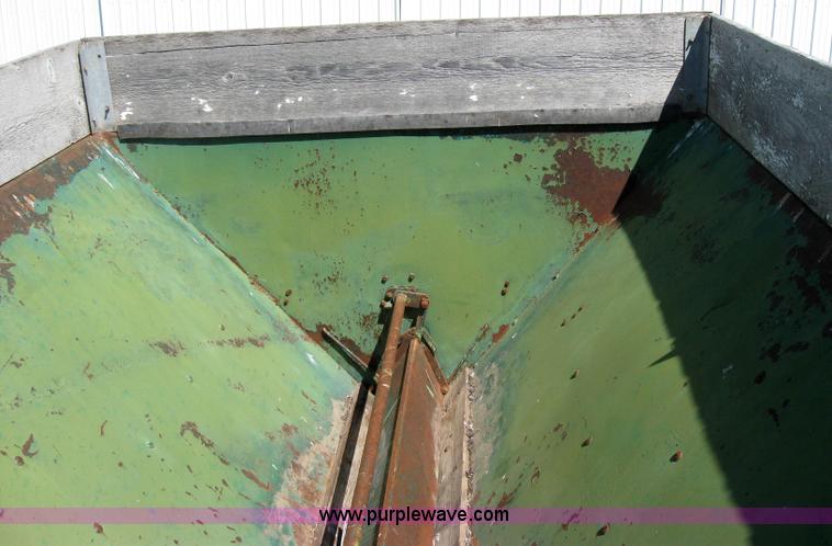 image for item 2665 Grain-o-vator 20 grain cart