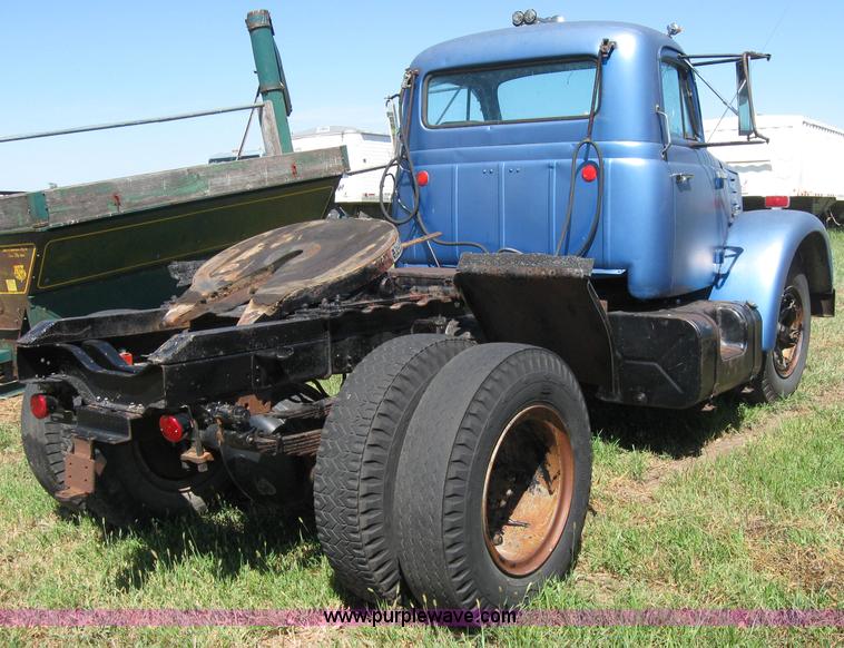 image for item 2668 1967 International 190 truck