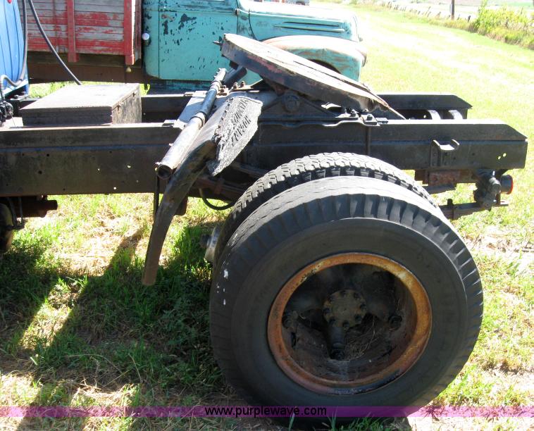 image for item 2668 1967 International 190 truck