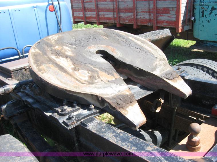 image for item 2668 1967 International 190 truck