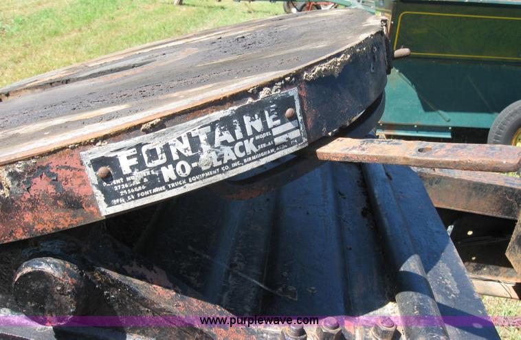 image for item 2668 1967 International 190 truck