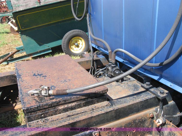 image for item 2668 1967 International 190 truck