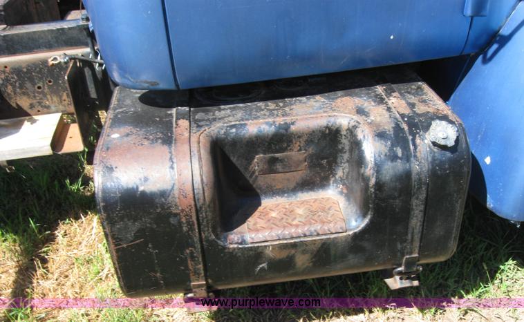 image for item 2668 1967 International 190 truck