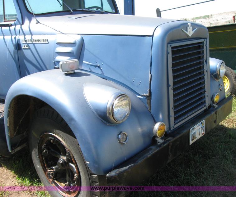 image for item 2668 1967 International 190 truck