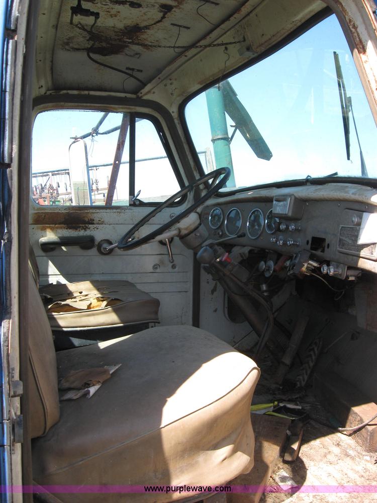 image for item 2668 1967 International 190 truck