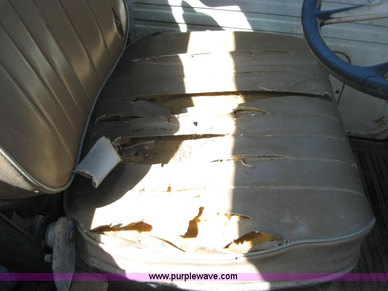 image for item 2668 1967 International 190 truck