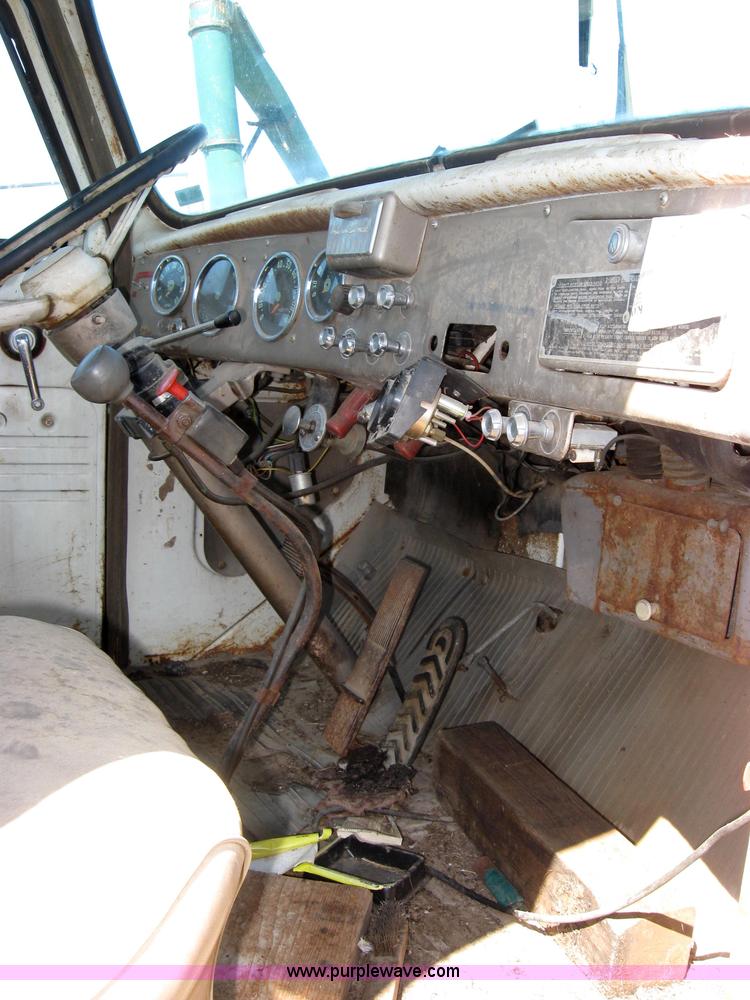 image for item 2668 1967 International 190 truck