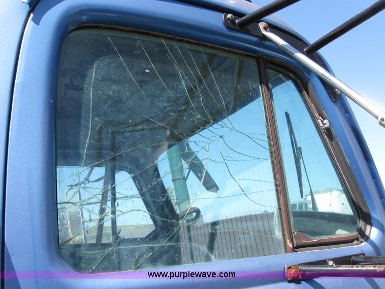 image for item 2668 1967 International 190 truck