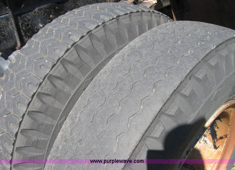 image for item 2668 1967 International 190 truck