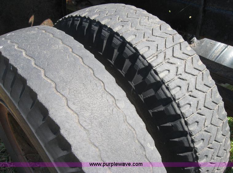 image for item 2668 1967 International 190 truck