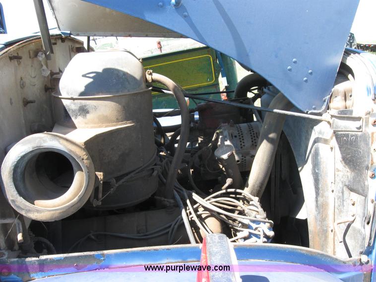 image for item 2668 1967 International 190 truck