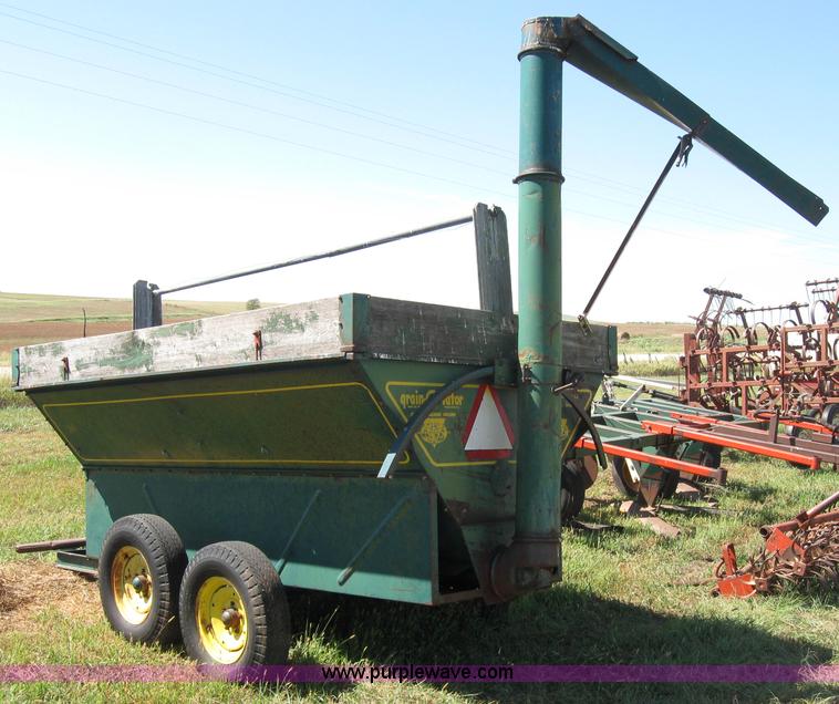 image for item 2669 Grain-o-vator grain cart