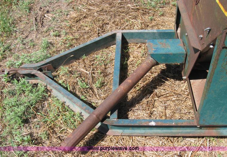 image for item 2669 Grain-o-vator grain cart