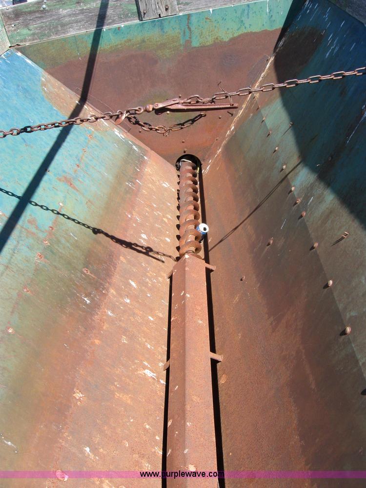 image for item 2669 Grain-o-vator grain cart