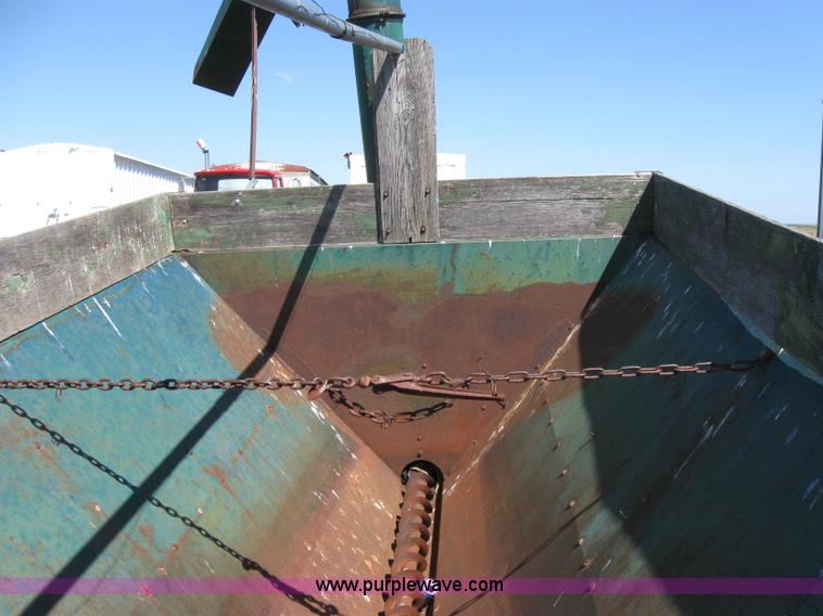 image for item 2669 Grain-o-vator grain cart