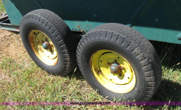 image for item 2669 Grain-o-vator grain cart