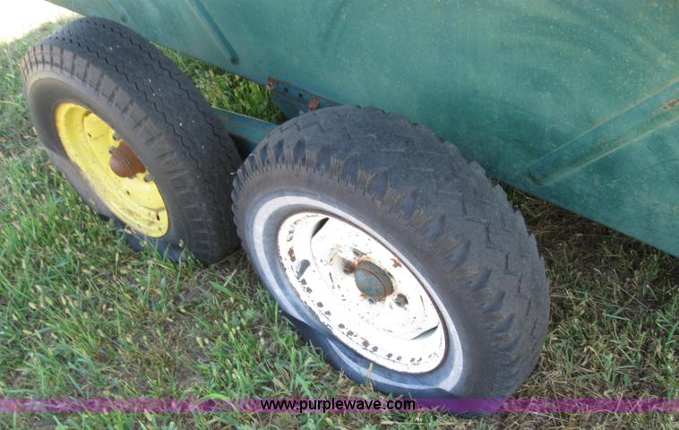 image for item 2669 Grain-o-vator grain cart