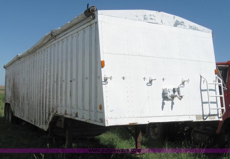 image for item 2672 1973 Hobbs 38' grain trailer