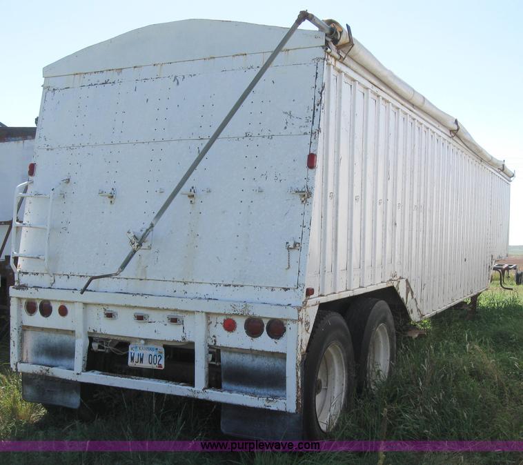 image for item 2672 1973 Hobbs 38' grain trailer