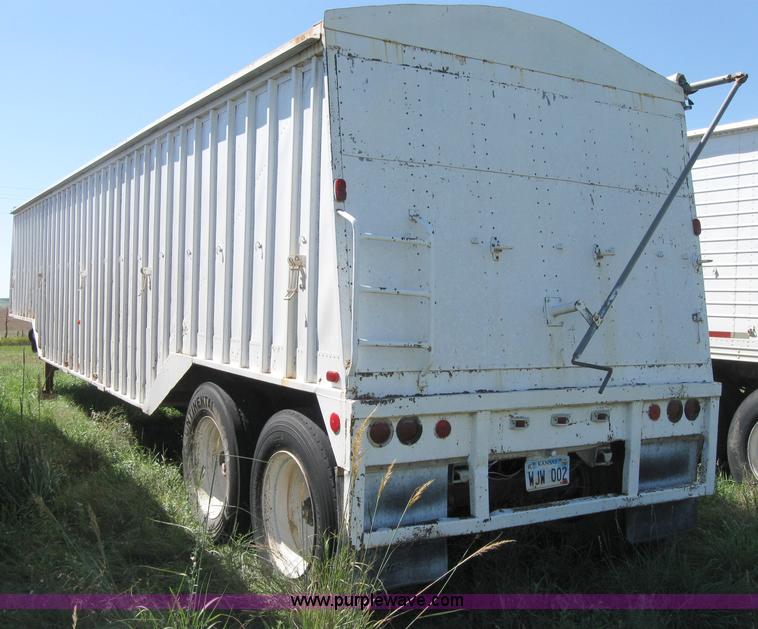 image for item 2672 1973 Hobbs 38' grain trailer