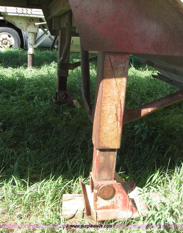 image for item 2672 1973 Hobbs 38' grain trailer