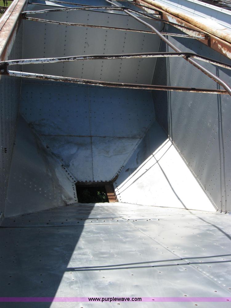 image for item 2672 1973 Hobbs 38' grain trailer