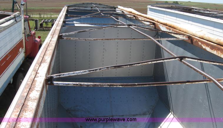 image for item 2672 1973 Hobbs 38' grain trailer