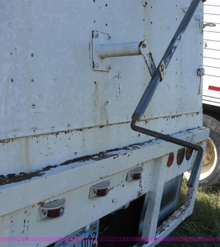 image for item 2672 1973 Hobbs 38' grain trailer