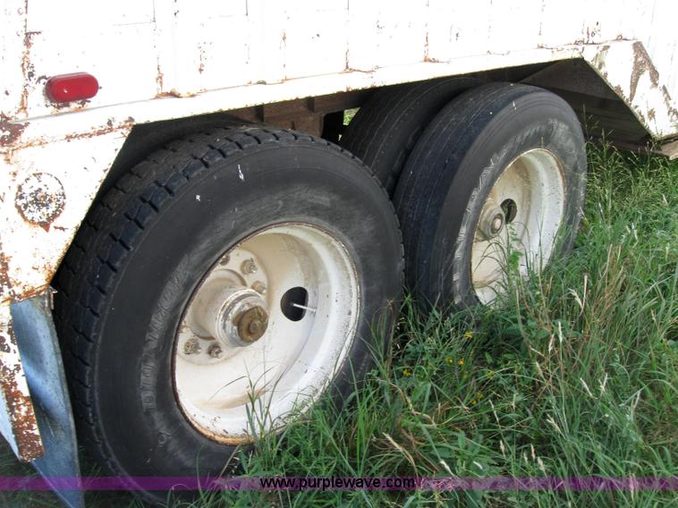 image for item 2672 1973 Hobbs 38' grain trailer