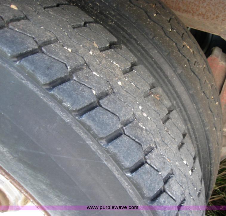 image for item 2672 1973 Hobbs 38' grain trailer