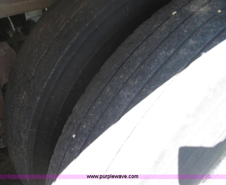 image for item 2672 1973 Hobbs 38' grain trailer