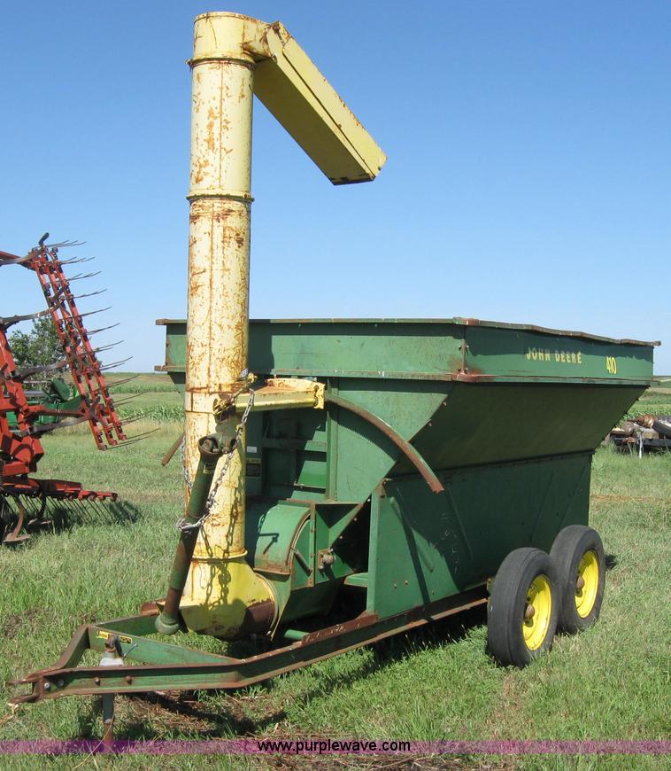 image for item 2675 John Deere 470 grain cart