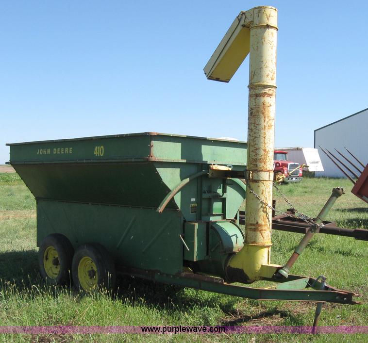 image for item 2675 John Deere 470 grain cart