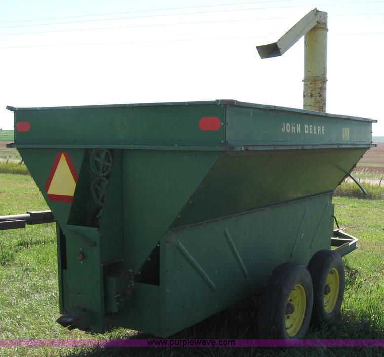 image for item 2675 John Deere 470 grain cart