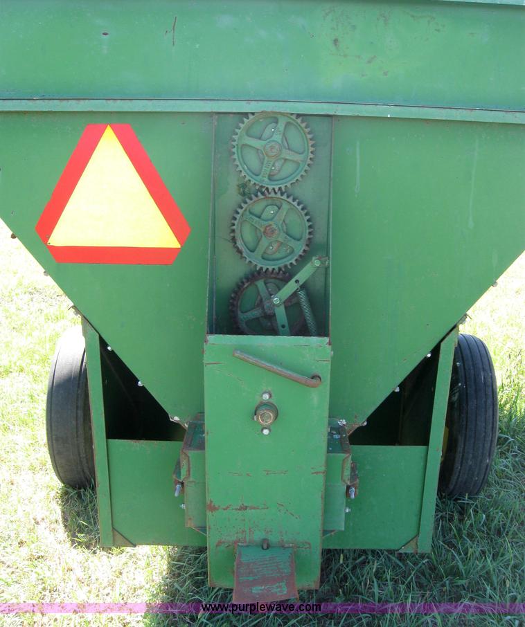 image for item 2675 John Deere 470 grain cart