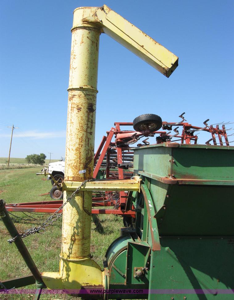 image for item 2675 John Deere 470 grain cart
