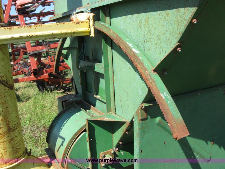 image for item 2675 John Deere 470 grain cart