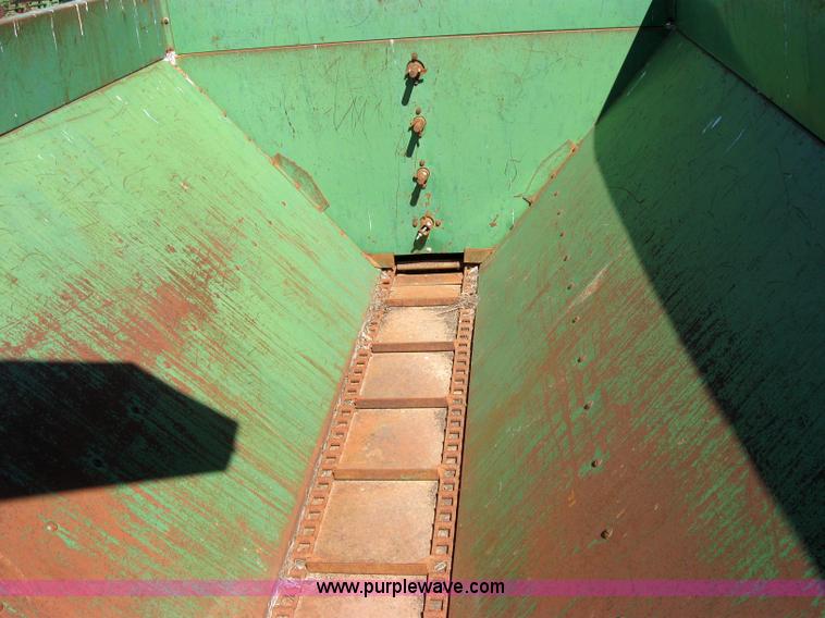 image for item 2675 John Deere 470 grain cart