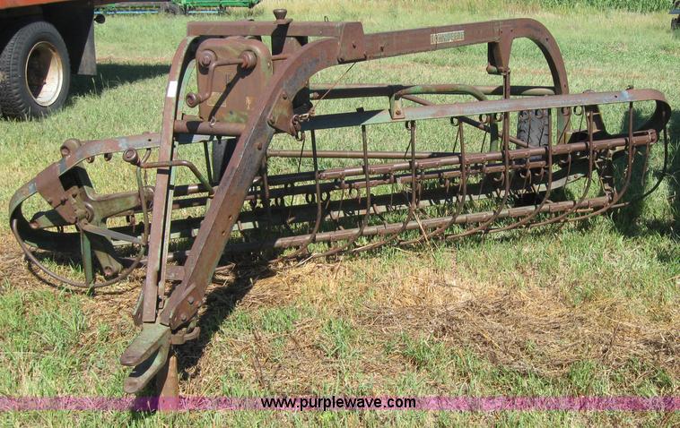 image for item 2678 John Deere 10' side delivery rake