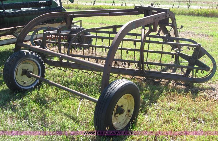 image for item 2678 John Deere 10' side delivery rake