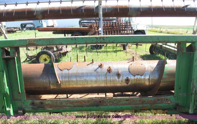 image for item 2683 John Deere flex platform header