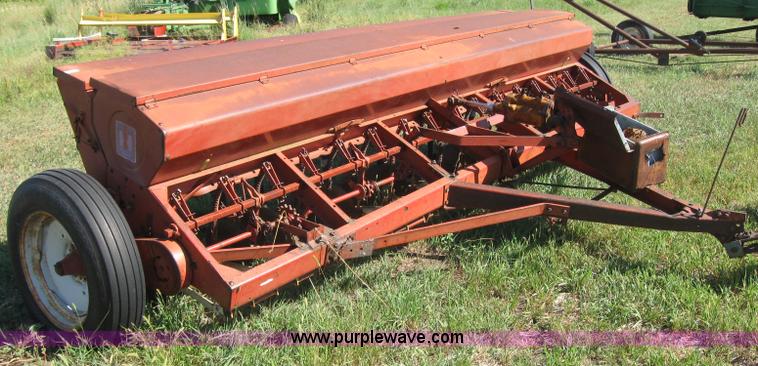 image for item 2685 International 10 grain drill
