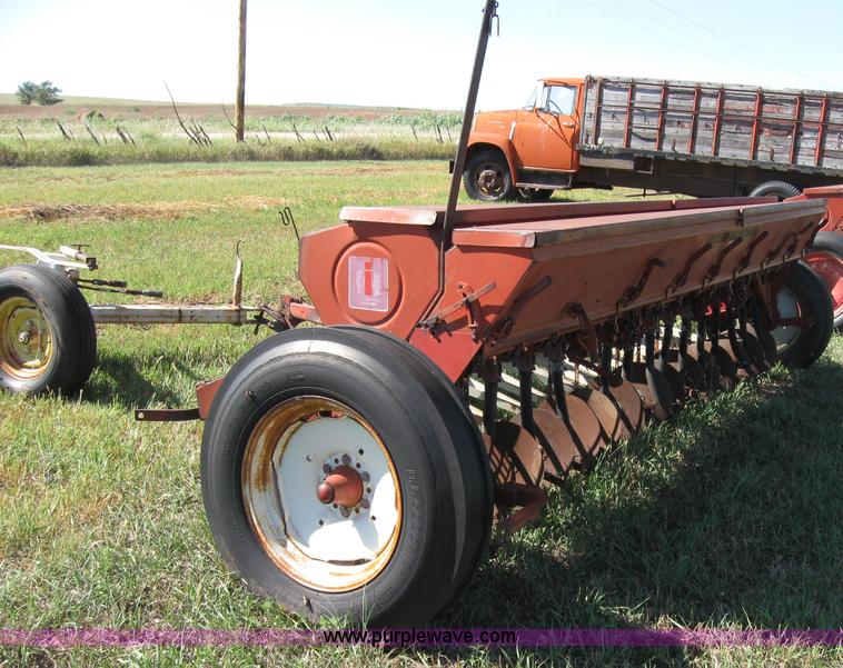 image for item 2685 International 10 grain drill