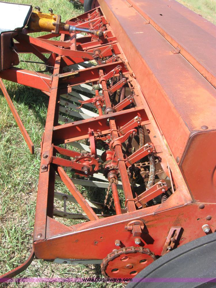image for item 2685 International 10 grain drill