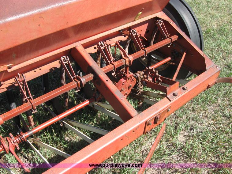 image for item 2685 International 10 grain drill