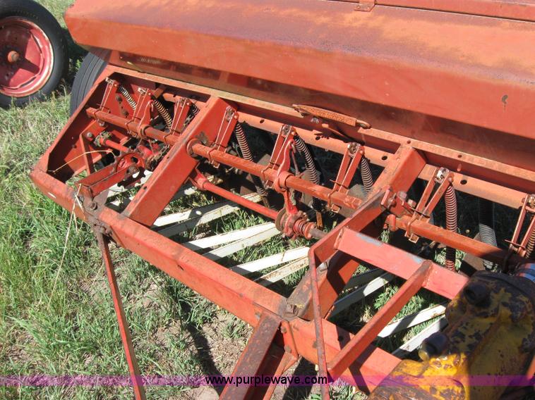 image for item 2685 International 10 grain drill