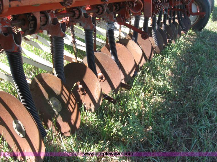 image for item 2685 International 10 grain drill